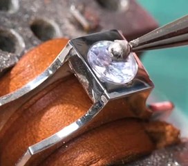 Stunning crafts simply made of coconuts!