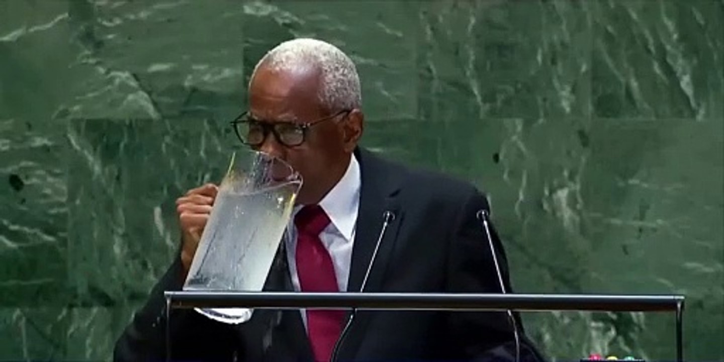 Quand le représentant Haitien à l'ONU décide de boire directement à la carafe d'eau