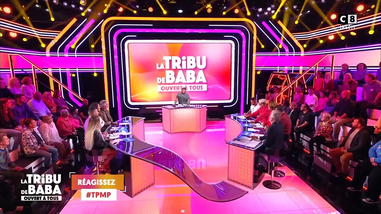 Une célèbre journaliste rejoint "C8".Jean-Pierre Pernaut venu remettre au maire de Sanary le titre de plus beau marché de France en direct lors du JT de TF1. © Dominique Leriche / Nice / Matin / Bestimage