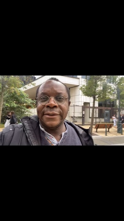 Chers parents de jeunes adultes… Au secours ! Comment répondre à la fille qui a honte de moi devant son établissement ?!? J’ai pris un sacré coup de vieux #perefille #pereetfille