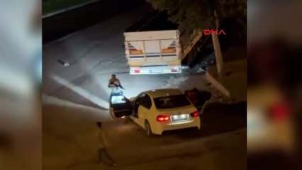 Dehşet anları kamerada! Baba ve 4 çocuğu pompalı tüfekli saldırıda yaralandı