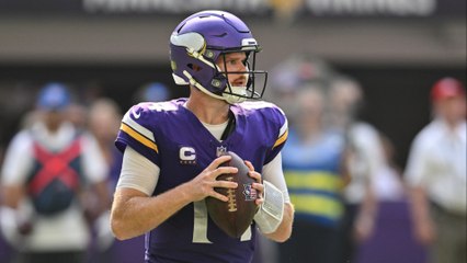 Скачать видео: Vikings vs Packers Showdown: Packers Favored by 2.5