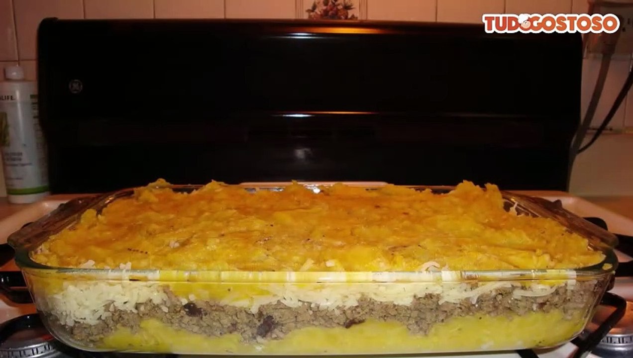 Escondidinho de banana da terra com carne moída