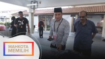 PRK Mahkota: Calon BN selesai mengundi, seru semua pengundi keluar tunai tanggungjawab