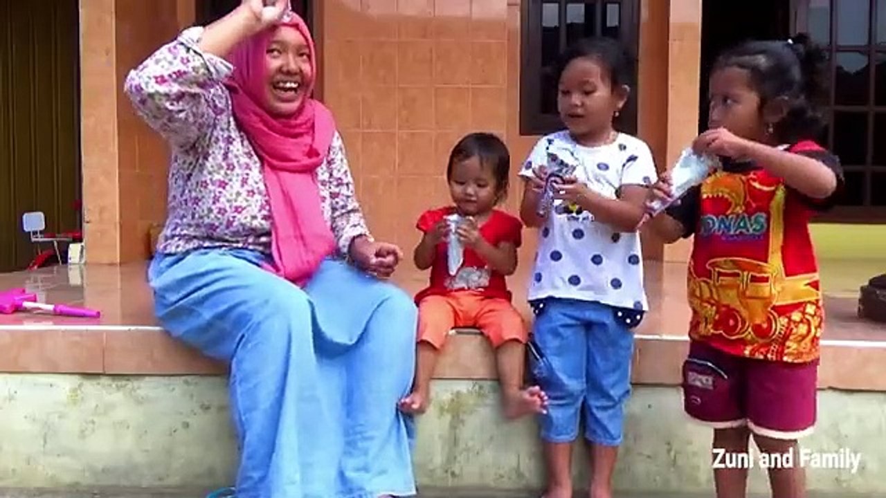 Drama Simple Makan Es Krim Unicorn Unicornetto Bermain Kereta Api