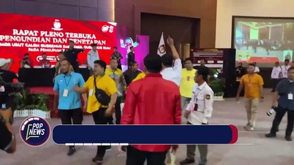 Tải video: Kumpulan Peristiwa: Ricuh Suporter Persib Vs Persija hingga Petani dan Mahasiswa Demo Bupati