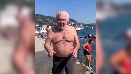 Oyuncu Erdal Özyağcılar, boğazda denize girdi: 'Şezlong ve şemsiyeye para verip gideceğime bedava yüzerim'