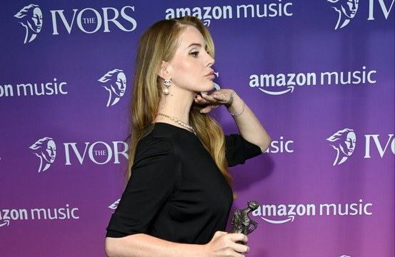 Lana Del Rey se casa con el guía turístico Jeremy Dufrene en un pantano de Luisiana