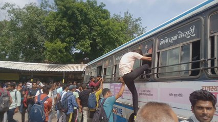 CET EXAM 2024: खिड़की से रोडवेज बस के अंदर घुसे परीक्षार्थी