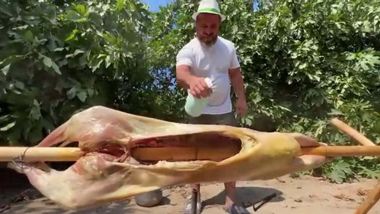 I'm Crazy About This Meat! Recipe for Whole Lamb Fried on a Fire