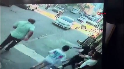 İstanbul'da sokak ortasında silahlı saldırı: 19 yaşındaki genç öldü