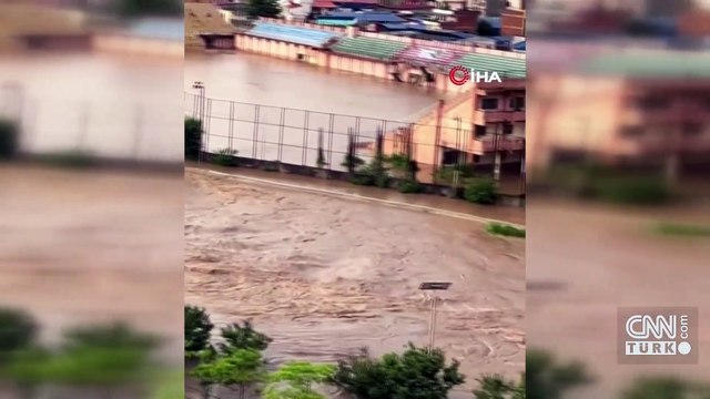 Nepal'de sel ve heyelan: 10 ölü, 7 kayıp | Video Haber