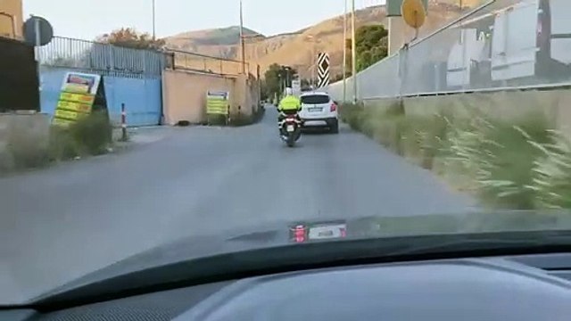 Palermo, parte la raccolta rifiuti porta a porta a Partanna e a Mondello: c'è chi va in giro col sacco che penzola dall'auto