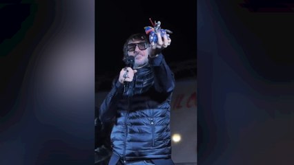 Télécharger la video: Cruciani al festival della destra di Torino: «Sono venuto con la camicia nera»