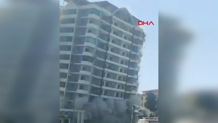 Ağır hasarlı 14 katlı bina kontrollü yıkıldı