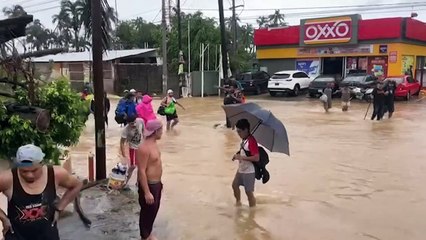 "Désespérés" : au Mexique, Acapulco revit le cauchemar des ouragans