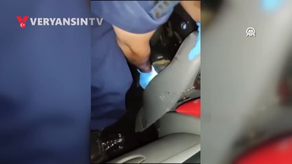 Aydın'da FETÖ şüphelisinin otomobilinde el bombası ve F serisi 1 dolar bulundu