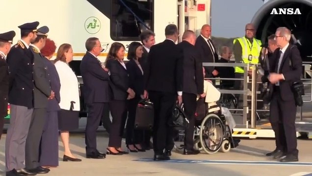 Il Papa a Fiumicino, partito per il 46esimo viaggio apostolico