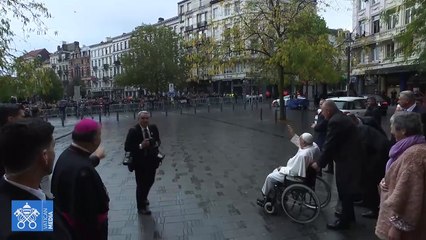 El papa Francicos llegó a Bélgica y la polémica no se hizo esperar