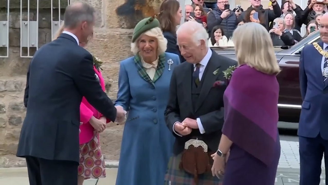King and Queen arrive at Holyrood in tartan to mark 25 years of