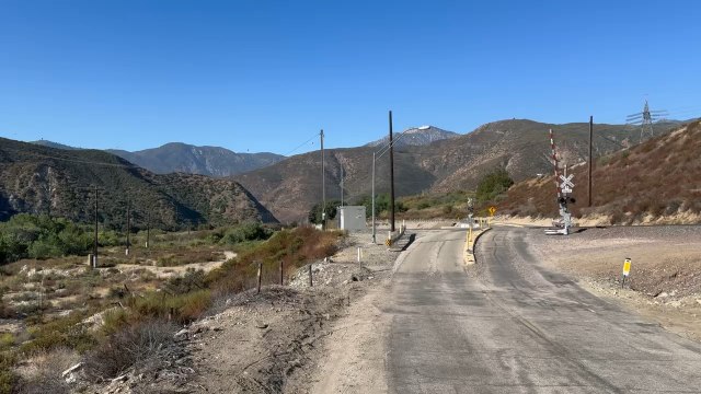 BNSF 3820 Leads Eastbound Intermodal Train Rolling Through Blue Cut CA
