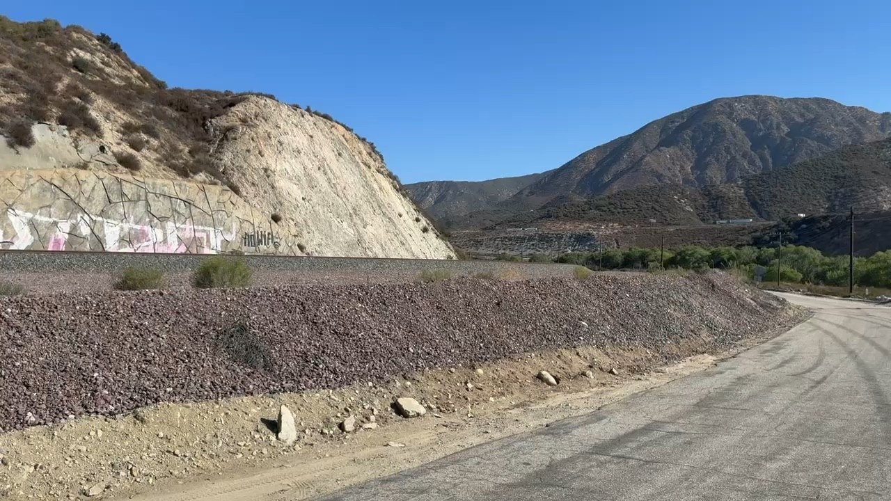BNSF 7177 Leads Westbound Manifest Train Rolling Through Blue Cut CA