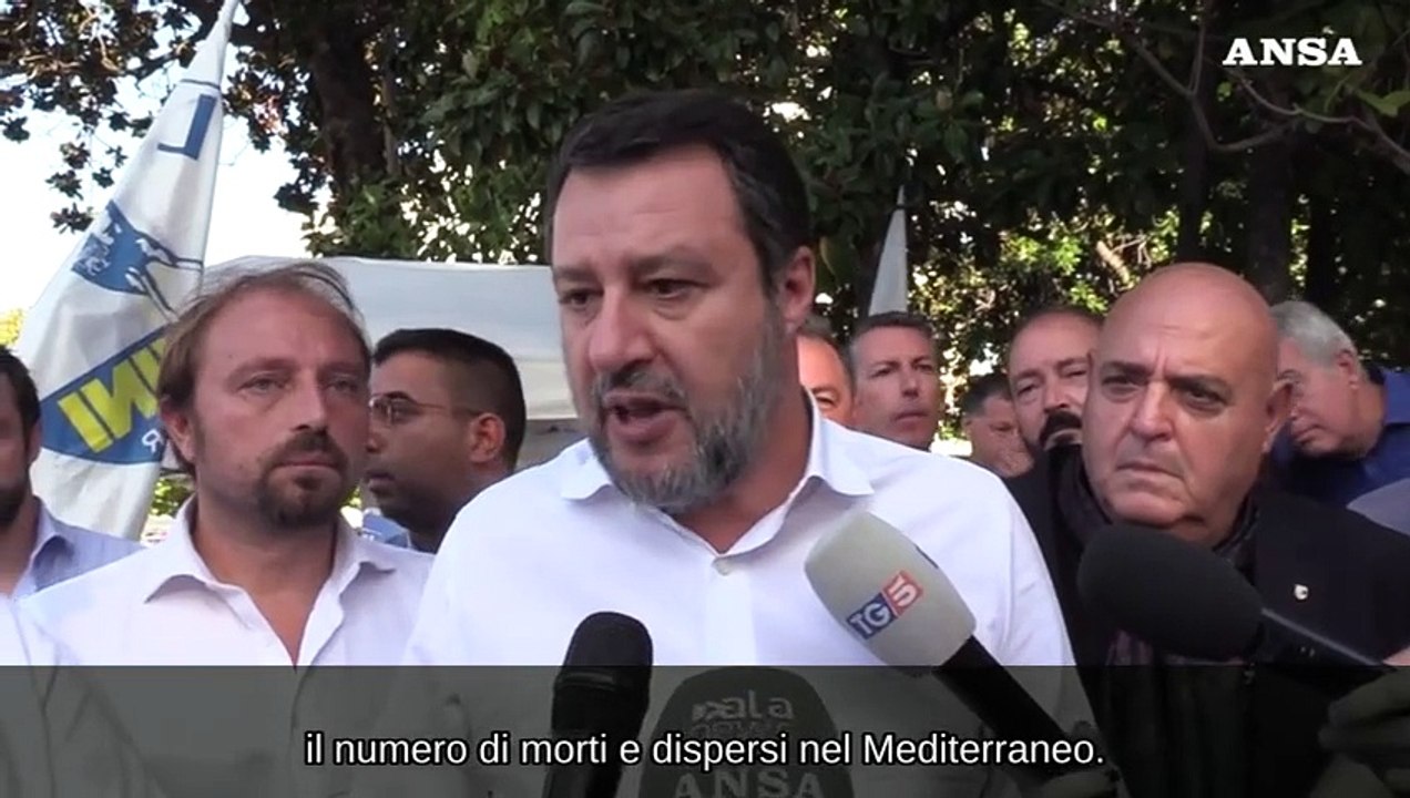 Salvini: "Cittadinanza da ritirare agli stranieri che commettono reati"