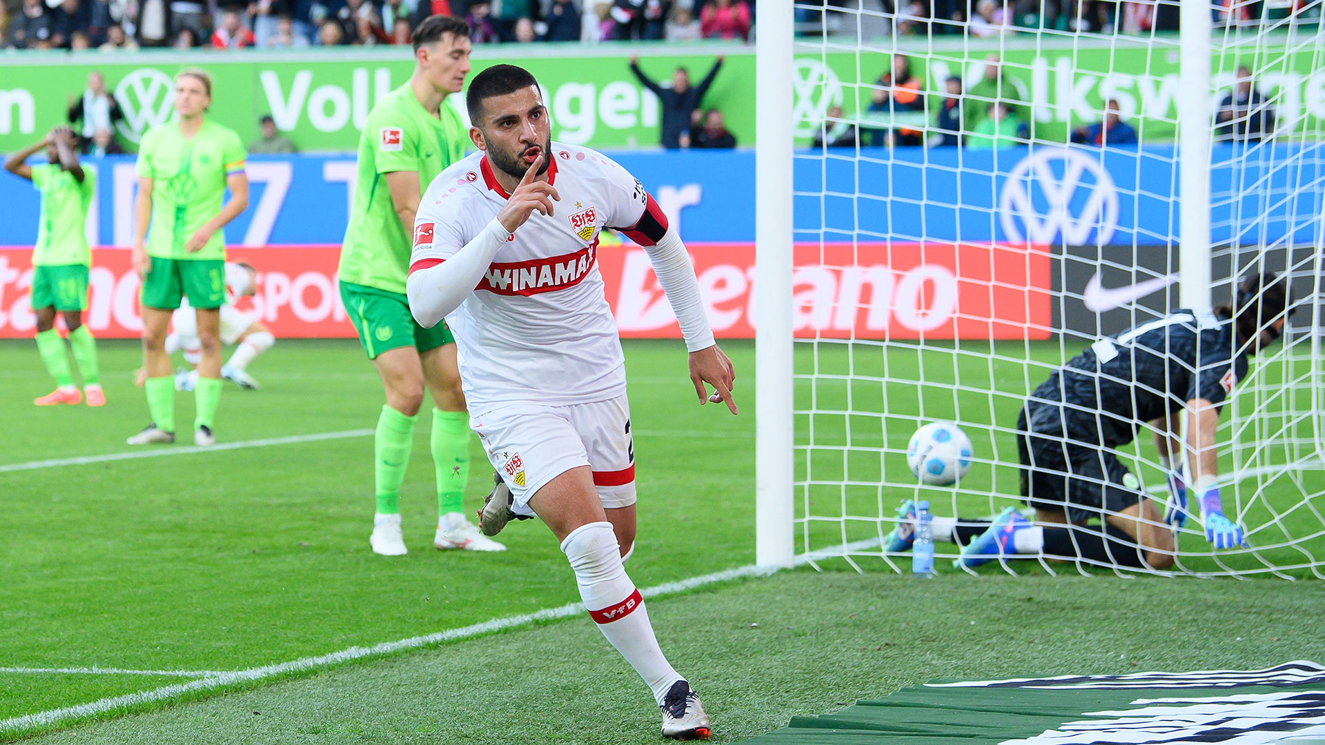 Wolfsburg v Stuttgart