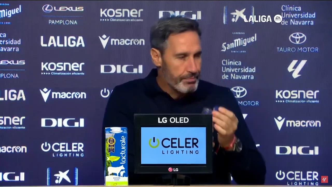 Rueda de prensa de Vicente Moreno tras el Osasuna 4 - FC Barcelona 2