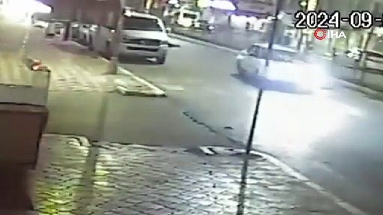 Otomobillerin biri çarptı biri ezdi! Bisikletli çocuk can verdi
