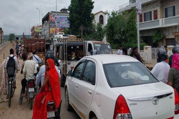 sawaimadhopur...हम्मीर पुलिया पर लगा जाम, परेशान रहे आम