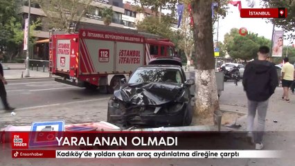 Kadıköy’de yoldan çıkan araç aydınlatma direğine çarptı