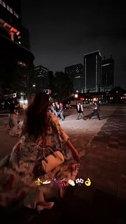 Aaj ki Raat Maza husn ka aankhon se lijiye