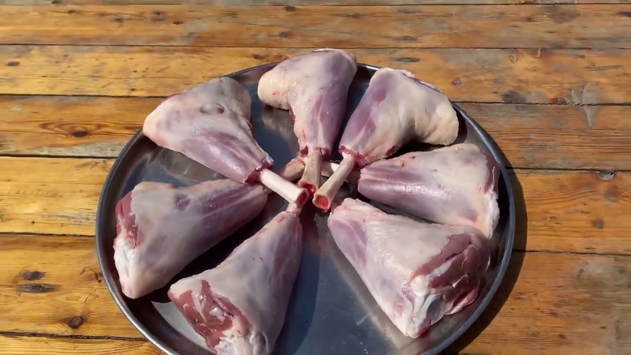 TENDER CHICKEN LEGS COOKED ACCORDING TO A SPECIAL RECIPE