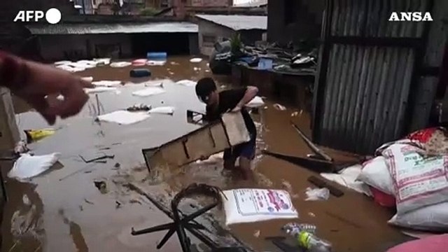 Inondazioni e frane in Nepal, almeno 100 le vittime