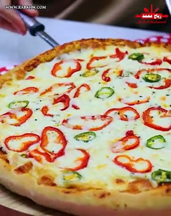 بيتزا بطريقة لذيذة وسهلة لجميع أفراد الأسرة في يوم العطلة - وجبة غداء رائعة مع رباح محمد