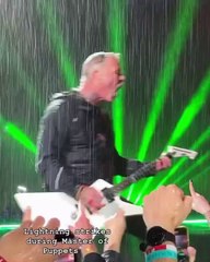 Un fan a capturé le moment où un éclair est apparu lors d’un concert du groupe Metallica  !