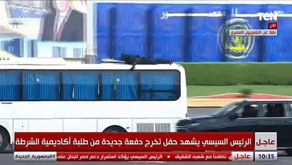 محاكاة عملية من طلبة وطالبات الشرطة في اقتحام إحدى الحافلات المشتبه بهم والقبض على العناصر الإجرامية