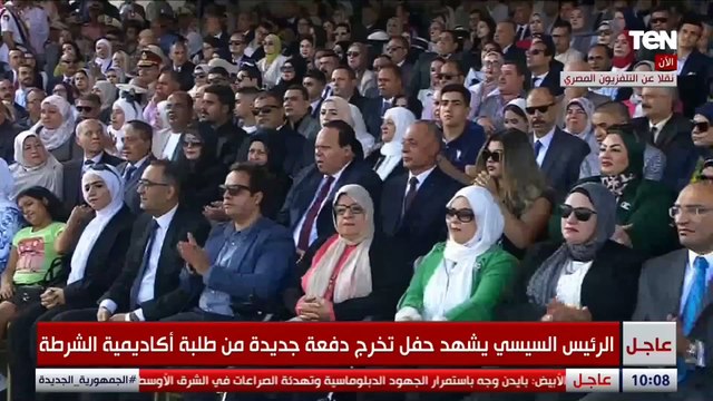 رئيس أكاديمية الشرطة يقدم هدية تذكارية للرئيس السيسي بمناسبة تخرج دفعة جديدة من طلبة الأكاديمية