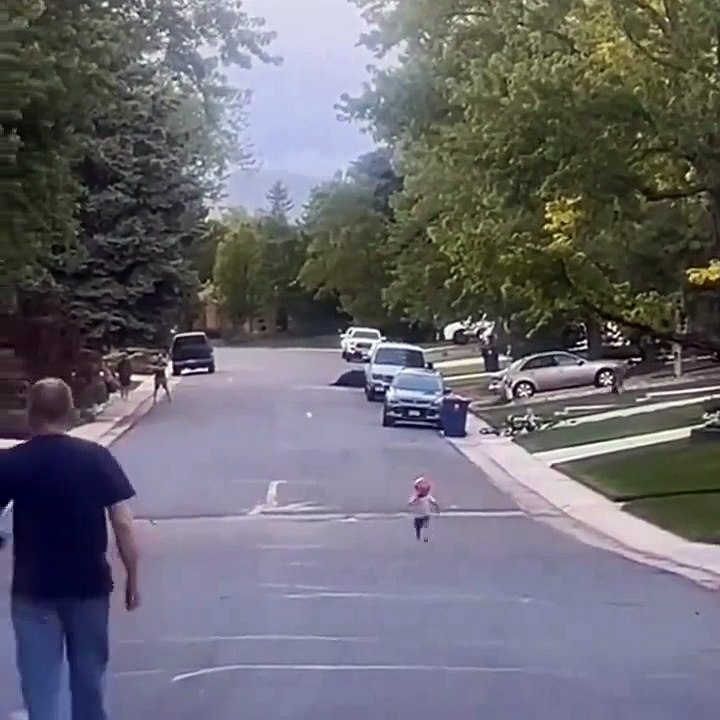 De belles retrouvailles entre ce grand-père et son petit-fils !