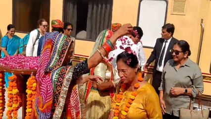 Watch Video: पहले फेरे में जैसलमेर पहुंचा ‘पहियों पर महल’