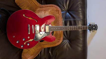 The cherry-red Epiphone ES-335; how does it sounds on clean channel ?