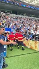 Homenagem bombeiros no Dragão