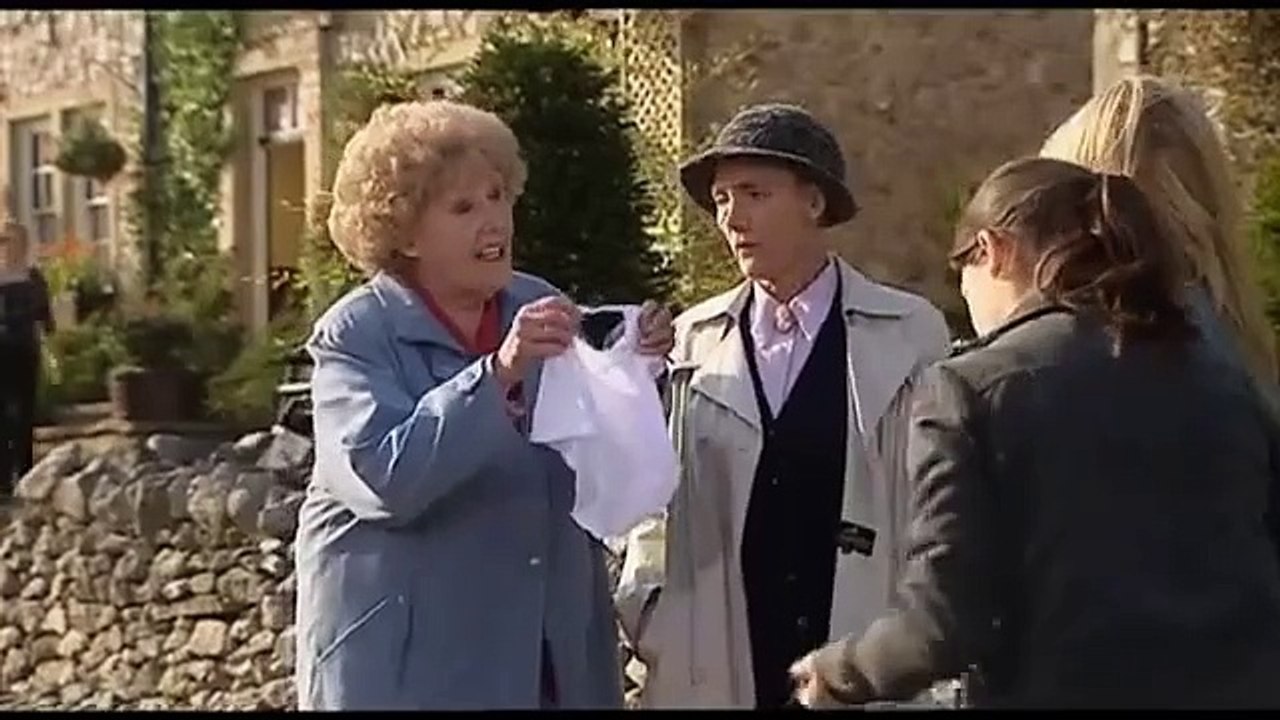 Emmerdale 17 June 2008 ''Dog's Life'' - Michael Jayston, Nicola Wheeler, Jenna Coleman, Ayden Callaghan