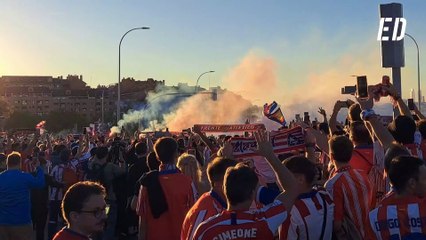 Calurosísima bienvenida al Atlético de Madrid de sus aficionados en el Metropolitano