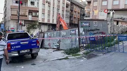 Deprem değil inşaat... İstanbul'da yol çöktü