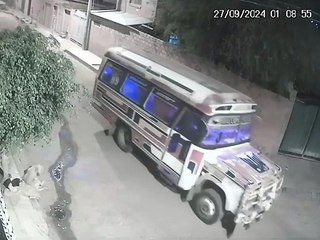 Video: Vecinos propinan golpiza a un antisocial que trató de robar un micro en Cochabamba