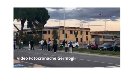 Scandicci, gli amici del 19enne morto nell'incidente si riuniscono per ricordarlo