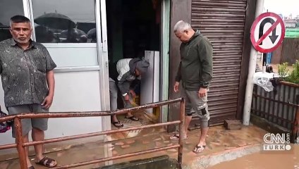 Nepal'de sel felaketi: 104 ölü