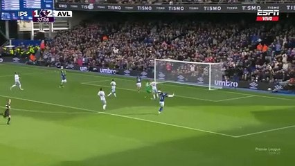 La increíble atajada del “Dibu” Martínez, similiar a la final del Mundial